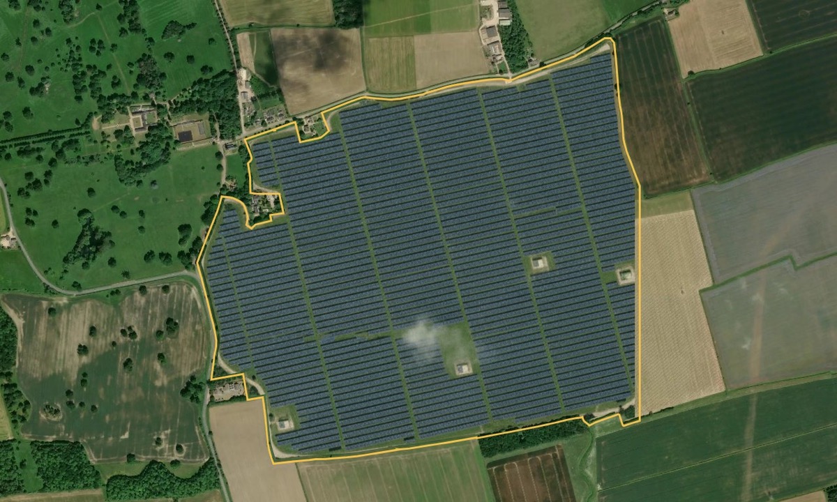 Aerial view of a solar farm on a defined parcel of UK farmland